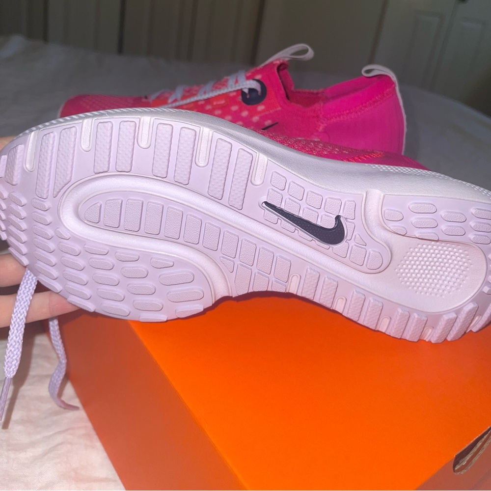 Womens Nike escape run flyknit 8.5 NWT - Picture 2 of 4